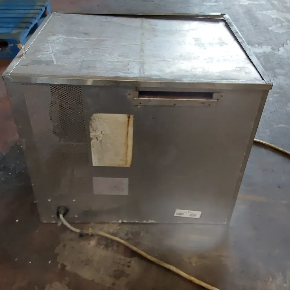 BLODGETT COMMERCIAL HALF SIZE CONVECTION OVEN 