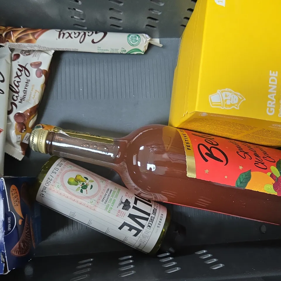 APPROXIMATELY 8 ASSORTED FOOD AND DRINK ITEMS TO INCLUDE STRAWBERRY JAM, BETTY'S TEA BAGS, ETC