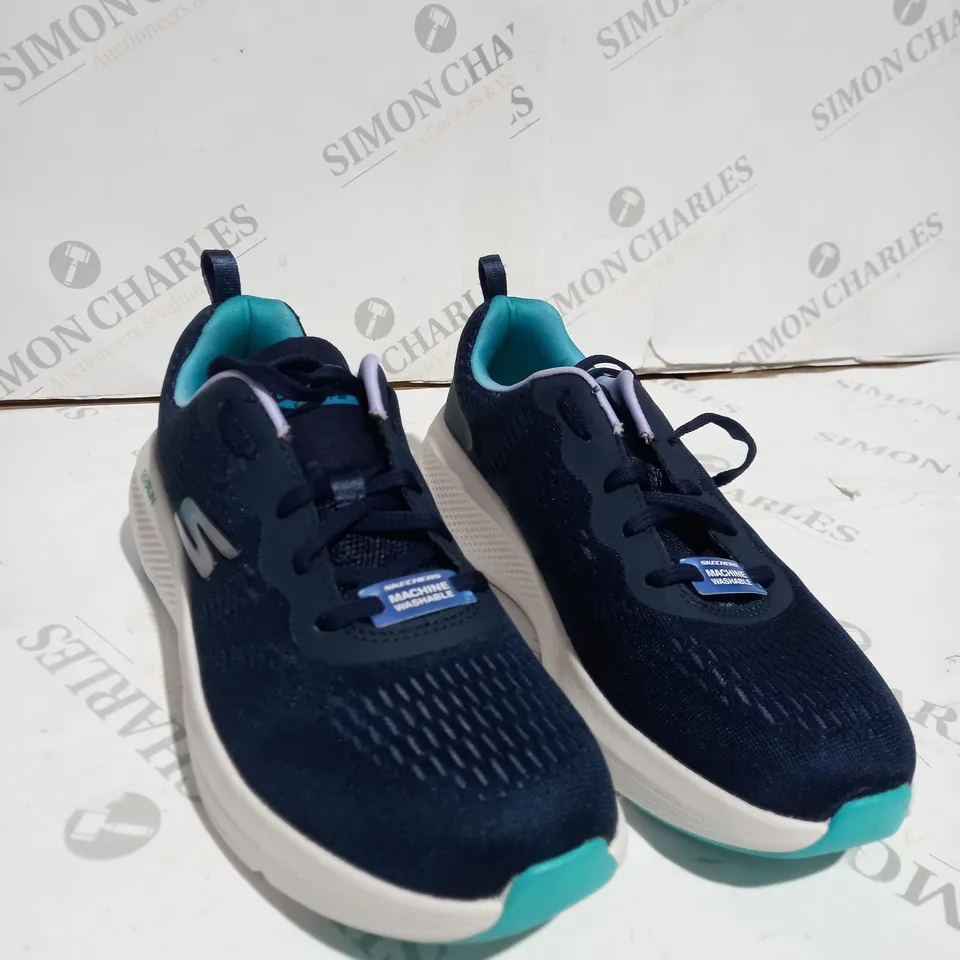 BOXED SKETCHERS GO RUN CONSISTENT RUNNERS SHOES UK SIZE - 5