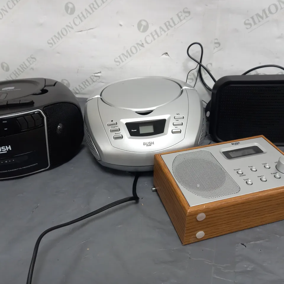 BOX OF APPROXIMATELY 5 ITEMS TO INCLUDE CD BOOMBOX, RADIO, CD CASSETTE BOOMBOX ETC