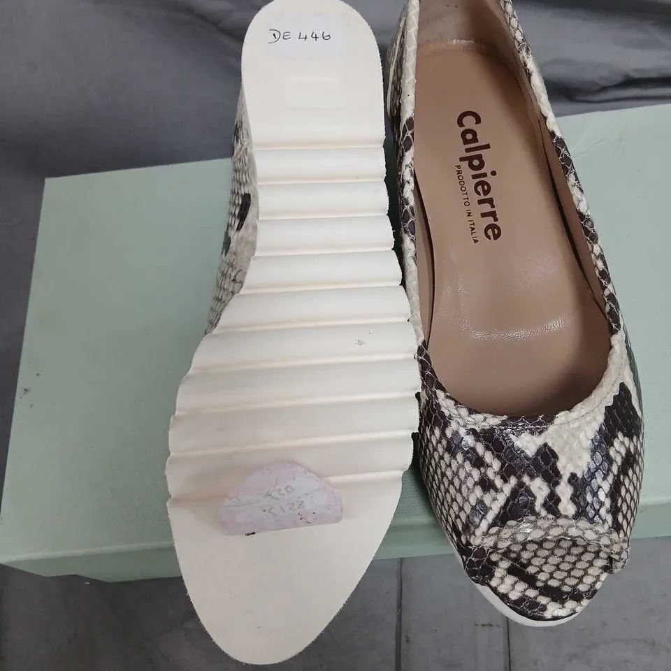 CALPIERRE SNAKESKIN-PRINT PEEP-TOE WEDGE SHOES – UK 3.5 (EU 36.5)