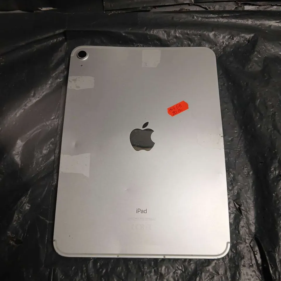APPLE IPAD A2757 – SILVER, HEAVILY CRACKED DISPLAY - FOR PARTS