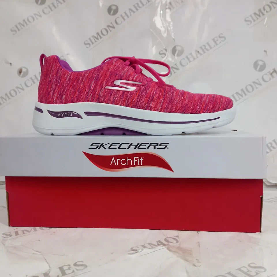 BOXED PAIR OF SKECHERS GO WALK ARCH FIT GLEE PINK TEXTILE UK 7