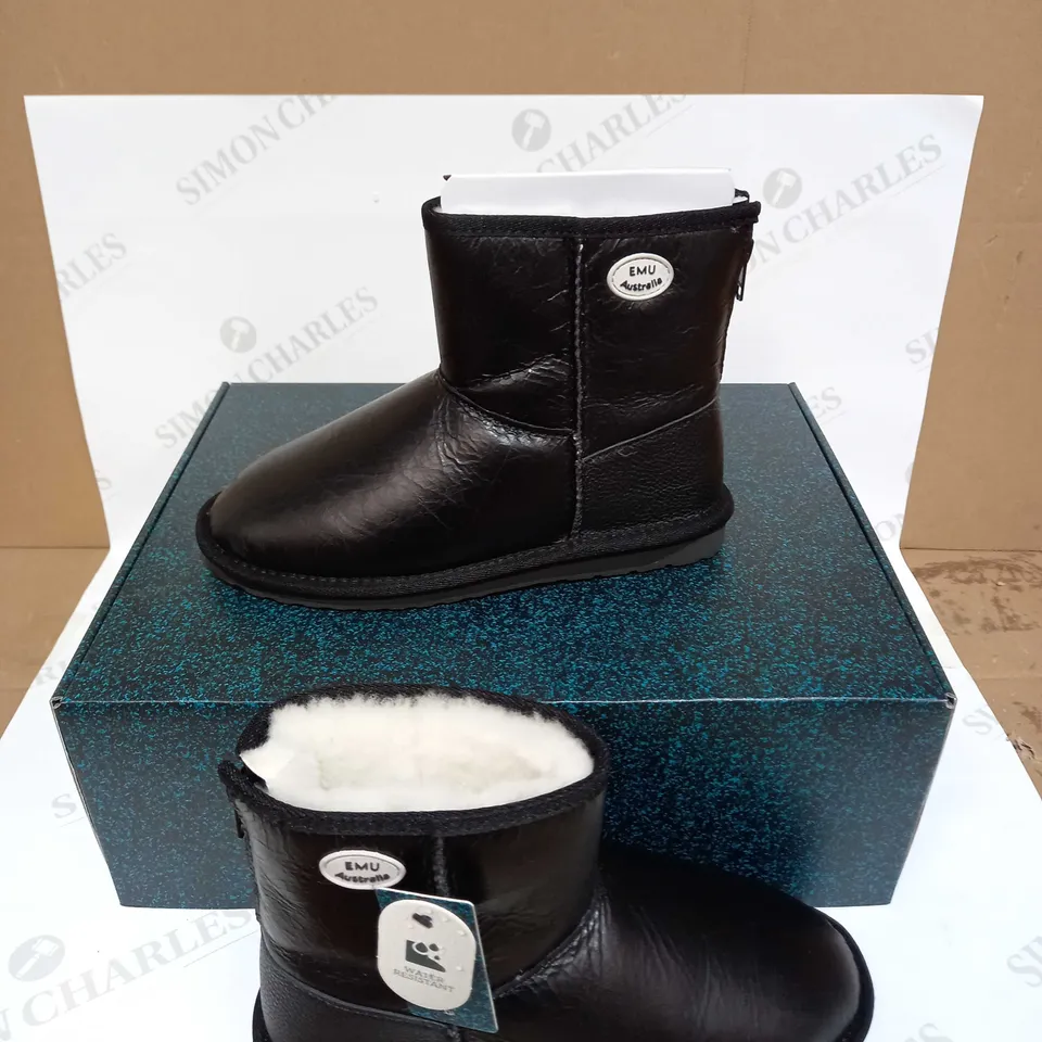 EMU STINGER WATER RESISTANT MINI ZIP BOOT - UK SIZE 6