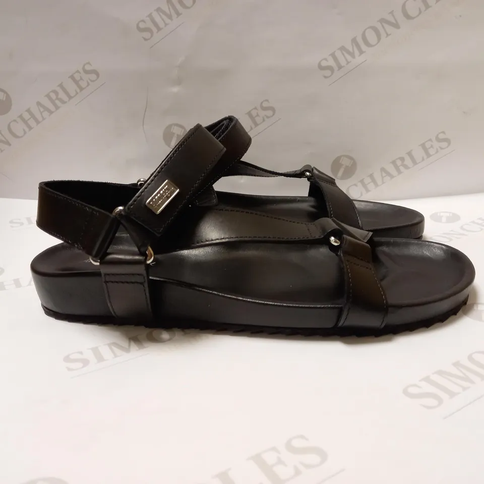 PAIR OF BARBOUR LEATHER SANDALS SIZE 6
