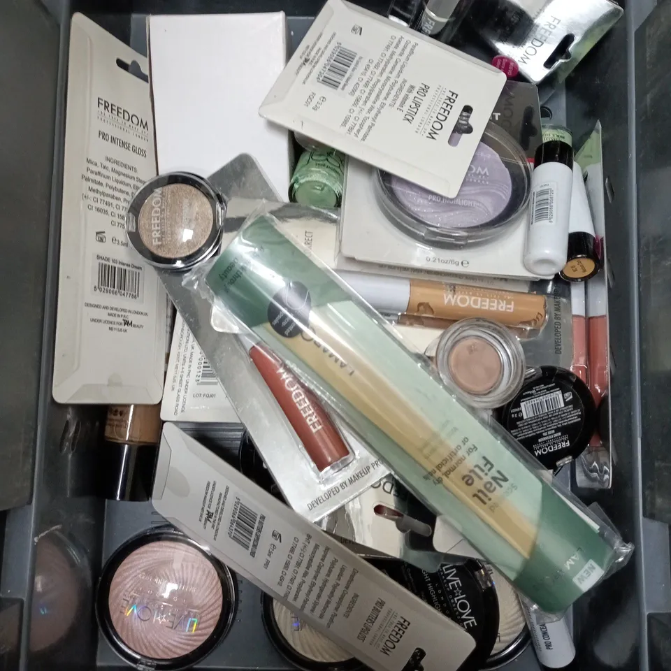 APPROXIMATEY 20 ASSORTED HEALTH AND BEAUTY PRODUCTS TO INCLUDE - TEA TREE PEEL OFF MASK - FREEDOM PRO COLOUR LIPSTICK AND TED BAKER BODY SCRUB