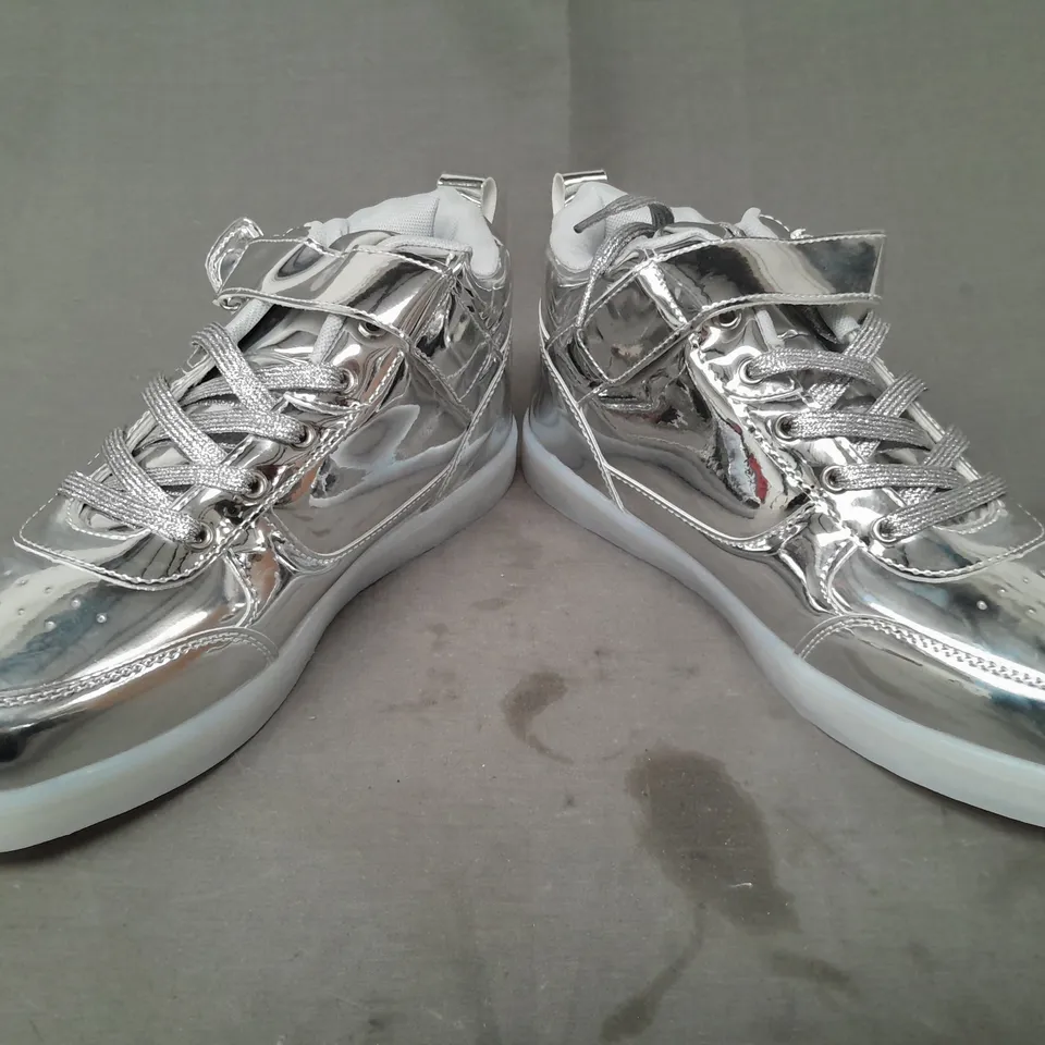 BOXED PAIR OF DESIGNER TRAINERS IN METALLIC SILVER EU SIZE 44