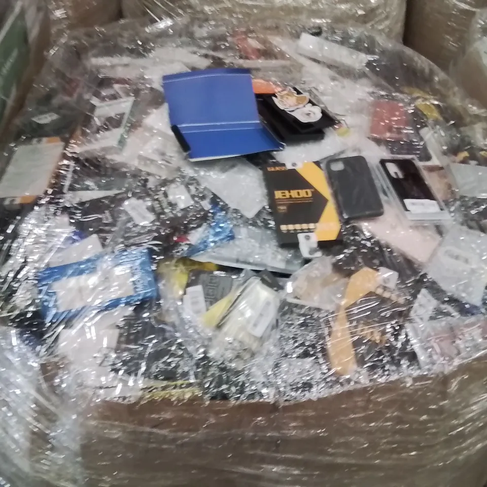 PALLET CONTAINING A LARGE QUANTITY OF PHONE CASES,SCREEN PROTECTORS 