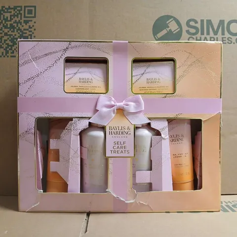 BAYLIS & HARDING SELF CARE TREATS SET