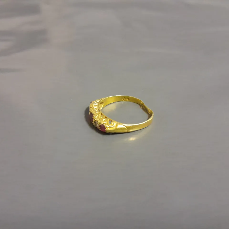 GOLD RING WITH 5 SET STONES 