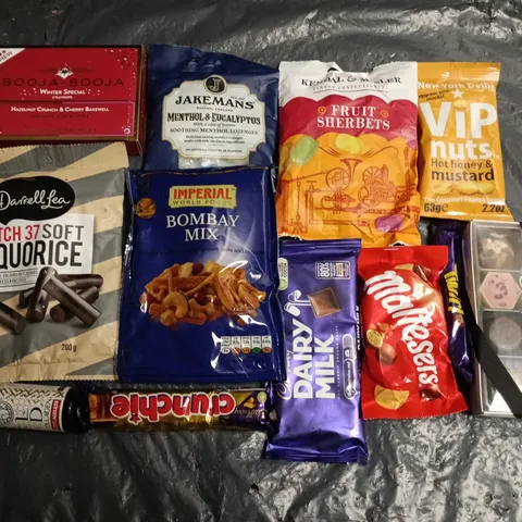 LOT OF APPROXIMATELY 30 ASSORTED FOOD ITEMS TO INCLUDE SWEETS, CHOCOLATE AND SAVOURY ITEMS