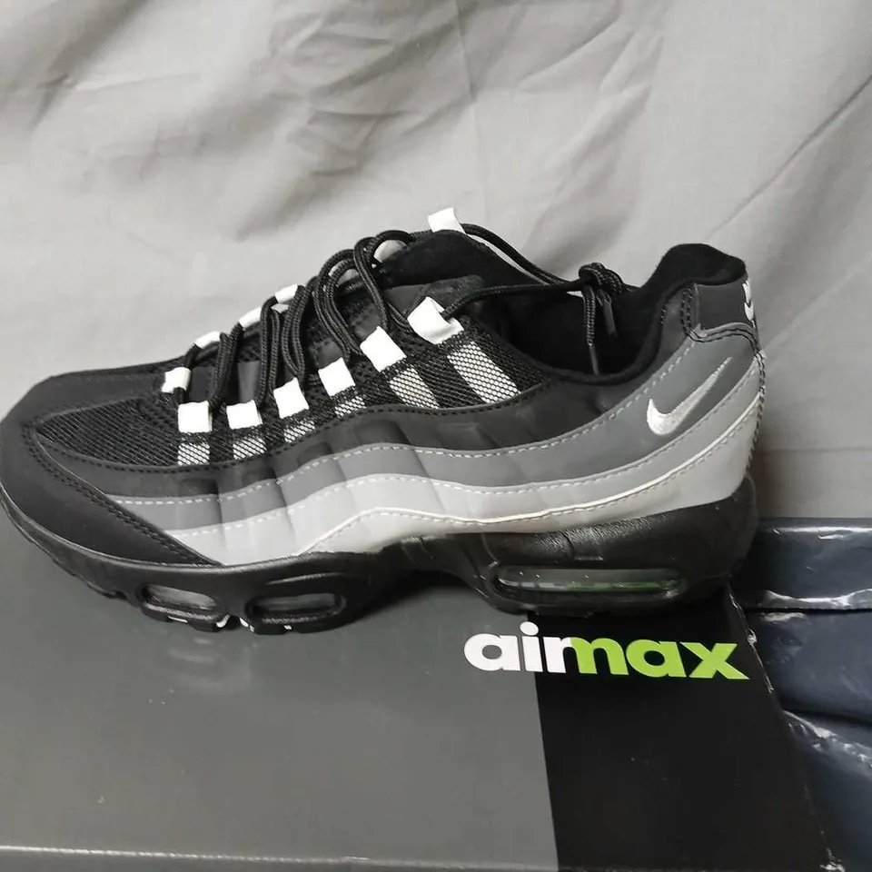 NIKE AIR MAX 95 OG – UK 8, BLACK/WHITE/GREY SNEAKERS