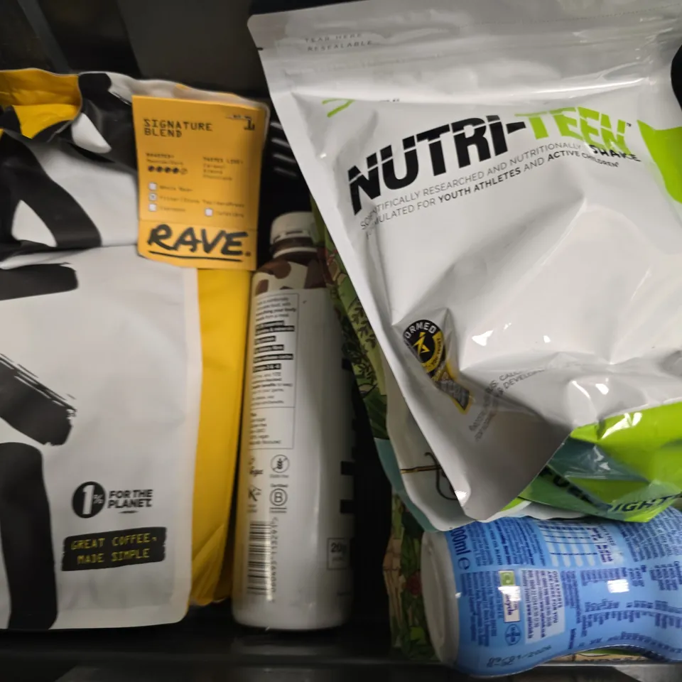 APPROXIMATELY 8 ASSORTED FOOD & DRINK ITEMS TO INCLUDE - HUEL , HEINZ BEANZ, MONSTER ETC