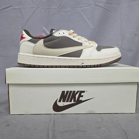 BOXED PAIR OF NIKE AIR JORDAN 1 CACTUS JACK TRAINERS IN CREAM/BROWN SIZE UK 8.5
