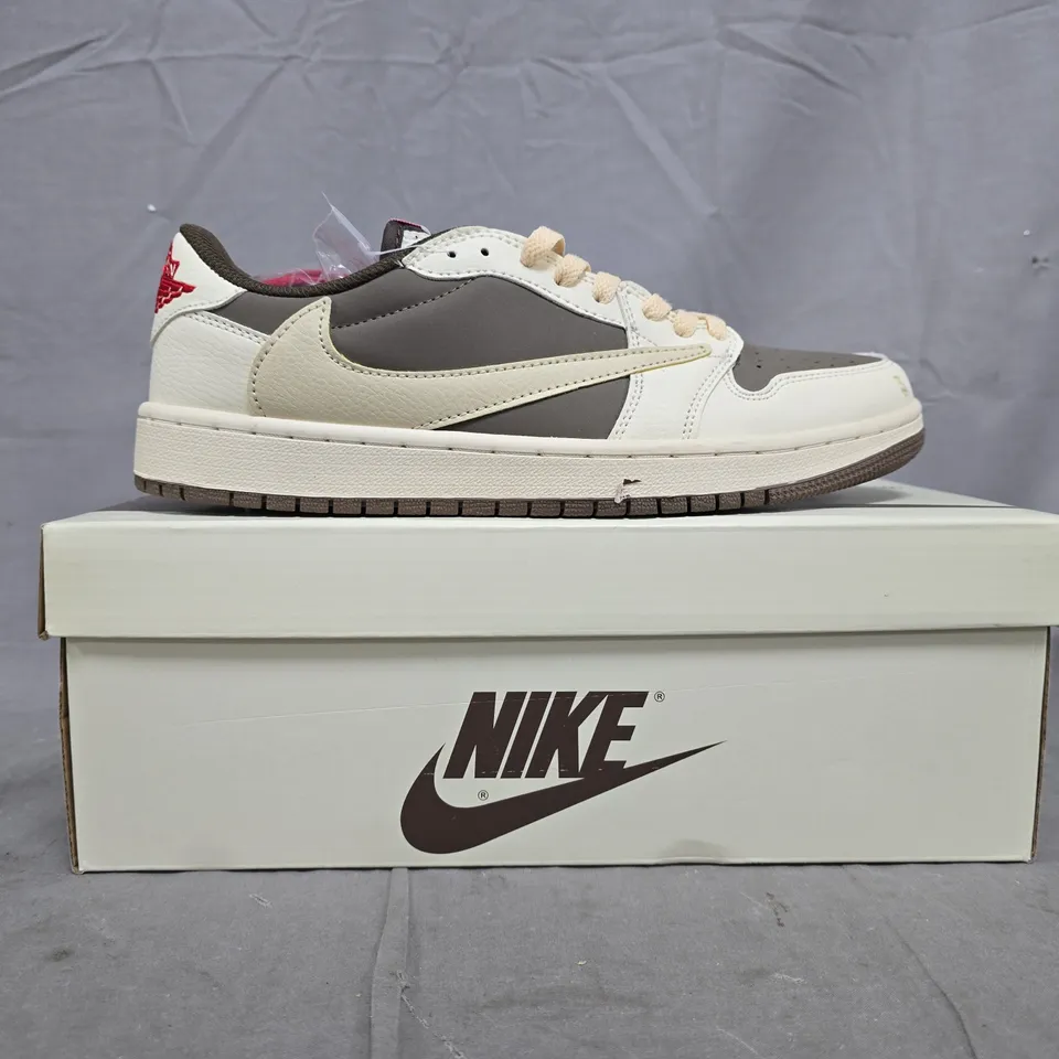 BOXED PAIR OF NIKE AIR JORDAN 1 CACTUS JACK TRAINERS IN CREAM/BROWN SIZE UK 8.5