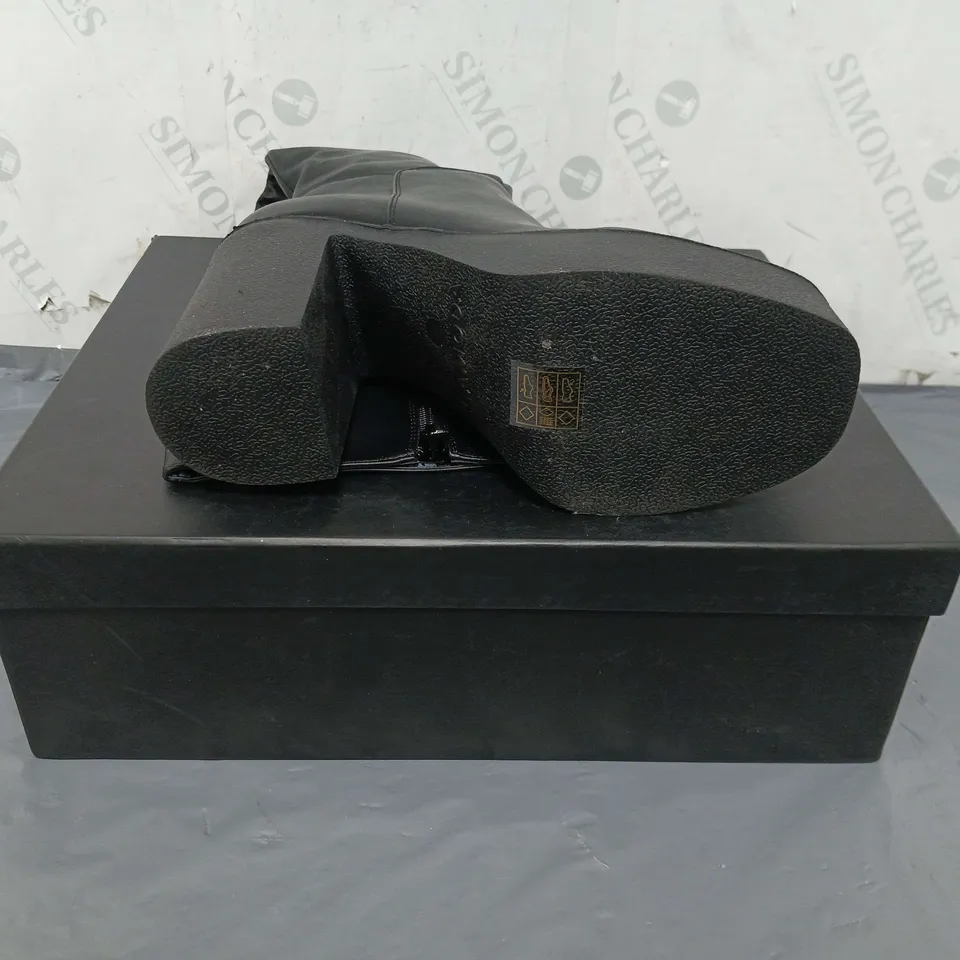 BOXED PAIR OF WOMENS LAMODA WIDE FIT LEATHER ZIPPED BOOTS SIZE 4