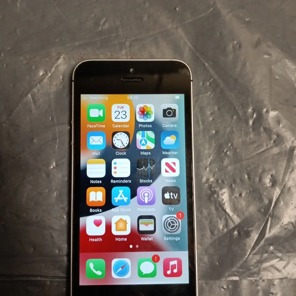 APPLE IPHONE SE 32GB – SIM-LOCKED TO O2 (SILVER)