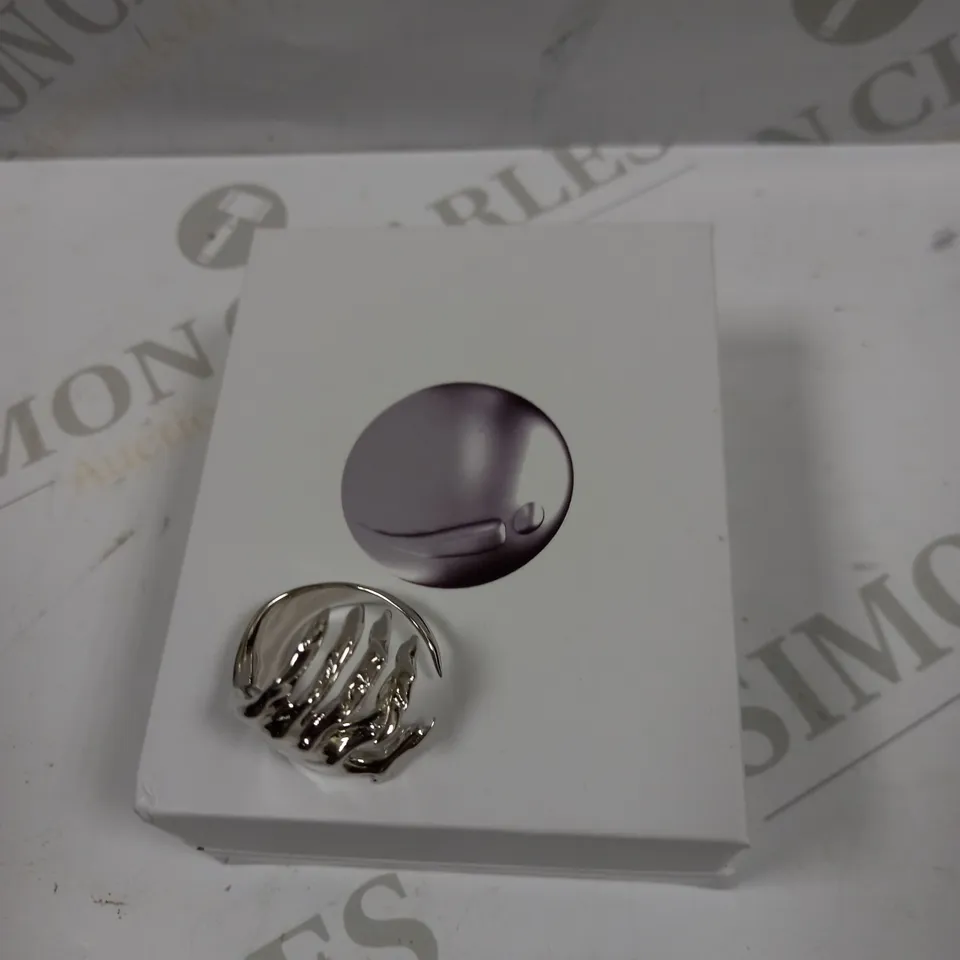 XTENDED IDENTITY CLAWED SILVER EFFECT RING 