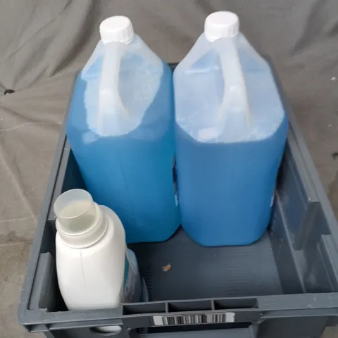 TOTE OF APPROXIMATELY 4 ASSORTED LIQUID ITEMS TO INCLUDE: FAITH IN NATURE CONDITIONER 5L