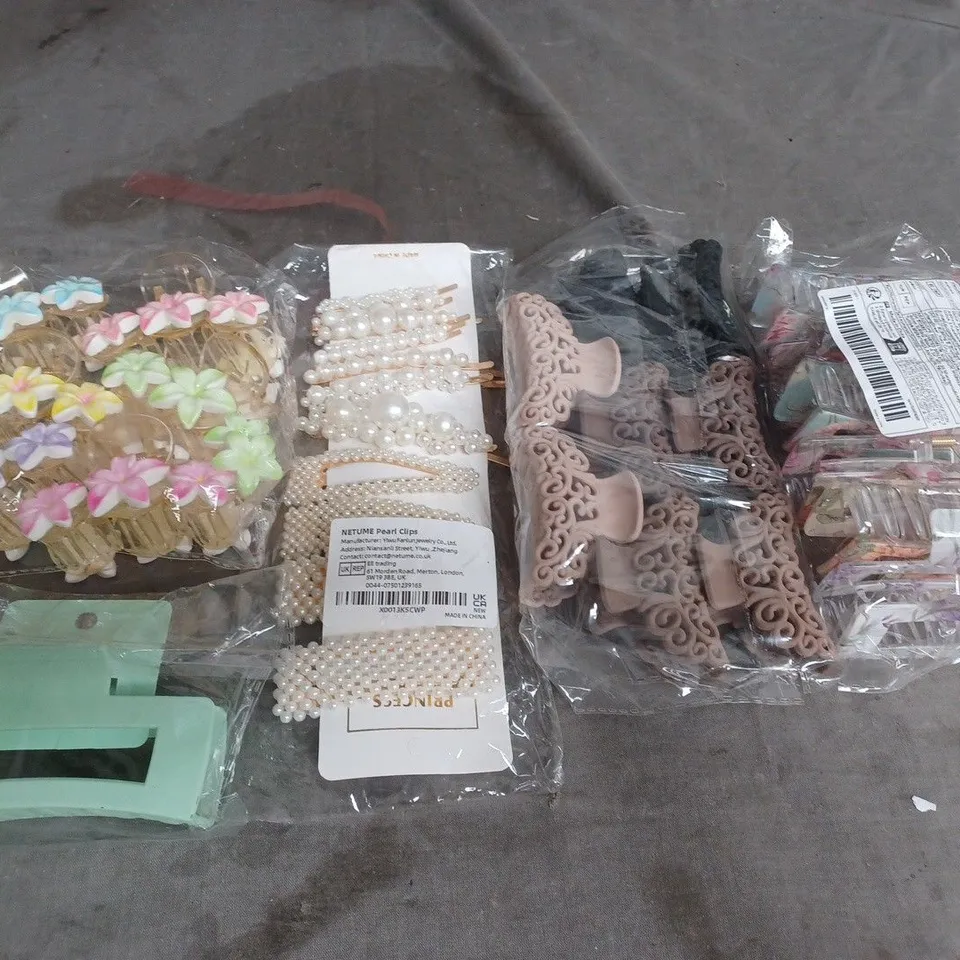APPROXIMATELY 20 ASSORTED HAIR CLIPS VARIOUS COLOURS, SIZES AND STYLES