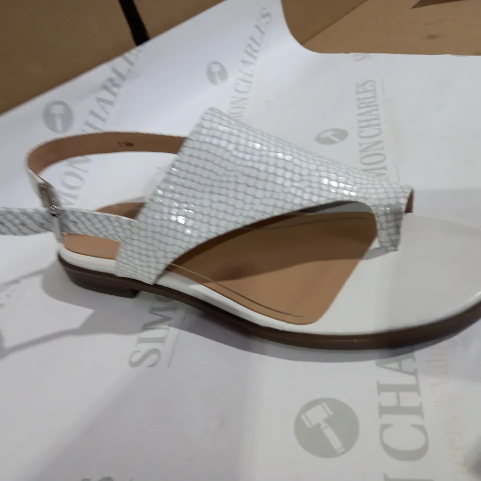 VIONIC NUDE SANDAL SIZE 5.5