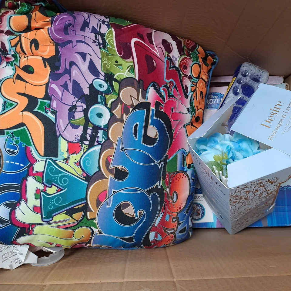 BOX OF ASSORTED HOUSEHOLD ITEMS TOO INCLUDE CUSHIONS , HEADPHONES , ORNAMENTS , ETC 