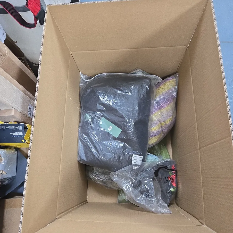 approximately 20 assorted household products to include la marey jumpers premium soulstar pants la marey fleece cardigan