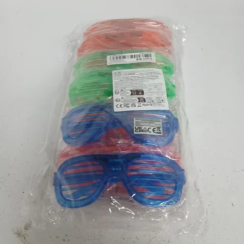 LARGE QUANTITY OF NOVELTY GLASSES