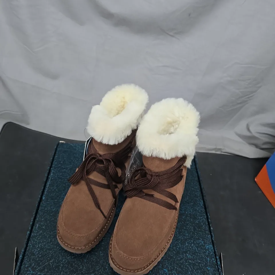 EMU AUSTRALIA BROWN SUEDE BOOTS WITH SHEARLING – BOXED UK 5