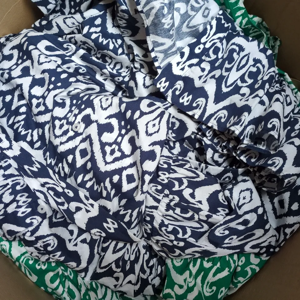 BOX OF APPROXIMATELY 15 ASSORTED CLOTHING ITEMS IN VARIOUS STYLES, SIZES, AND COLOURS - COLLECTION ONLY