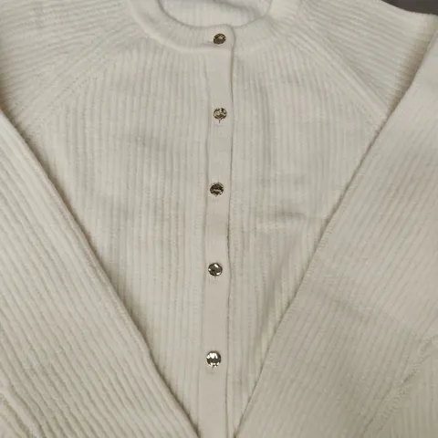 ABERCROMBIE & FITCH LONG SLEEVE BUTTON-UP TOP IN CREAM SIZE MEDIUM