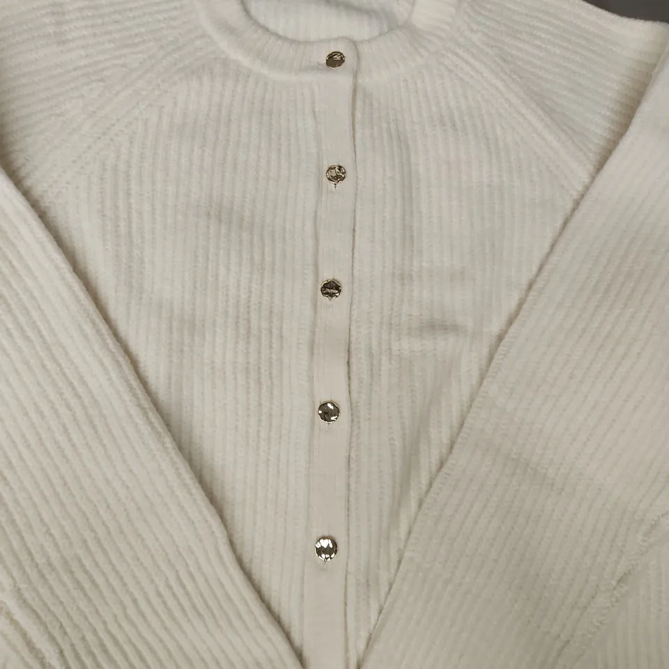 ABERCROMBIE & FITCH LONG SLEEVE BUTTON-UP TOP IN CREAM SIZE MEDIUM