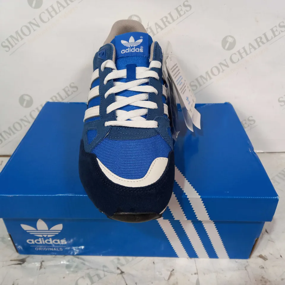 BOXED PAIR OF ADIDAS ZX750 SHOES IN BLUE/WHITE/RED UK SIZE 9