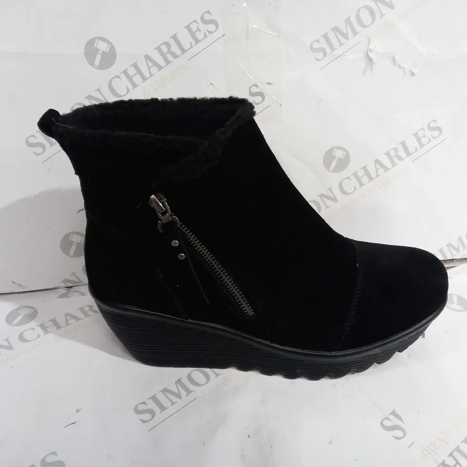 SKETCHERS OF HURS ZIP BLACK SIZE 7 UK