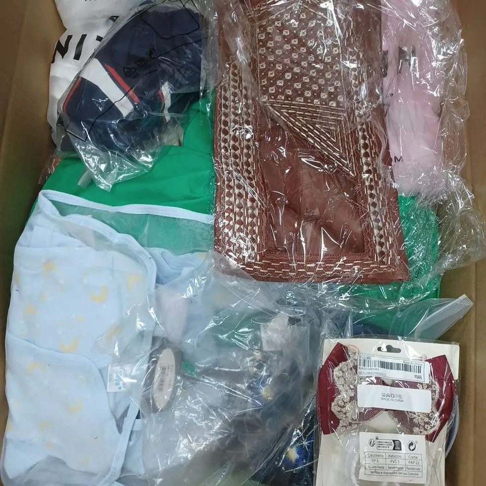 BOX OF APPROXIMATELY 30 ASSORTED CHILDRENS ITEMS TO INCLUDE - PANTS , T-SHIRT , JUMPER ETC