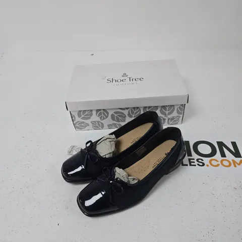 SHOE TREE COMFORT WOMEN'S NAVY PATENT BALLET FLATS – UK 4