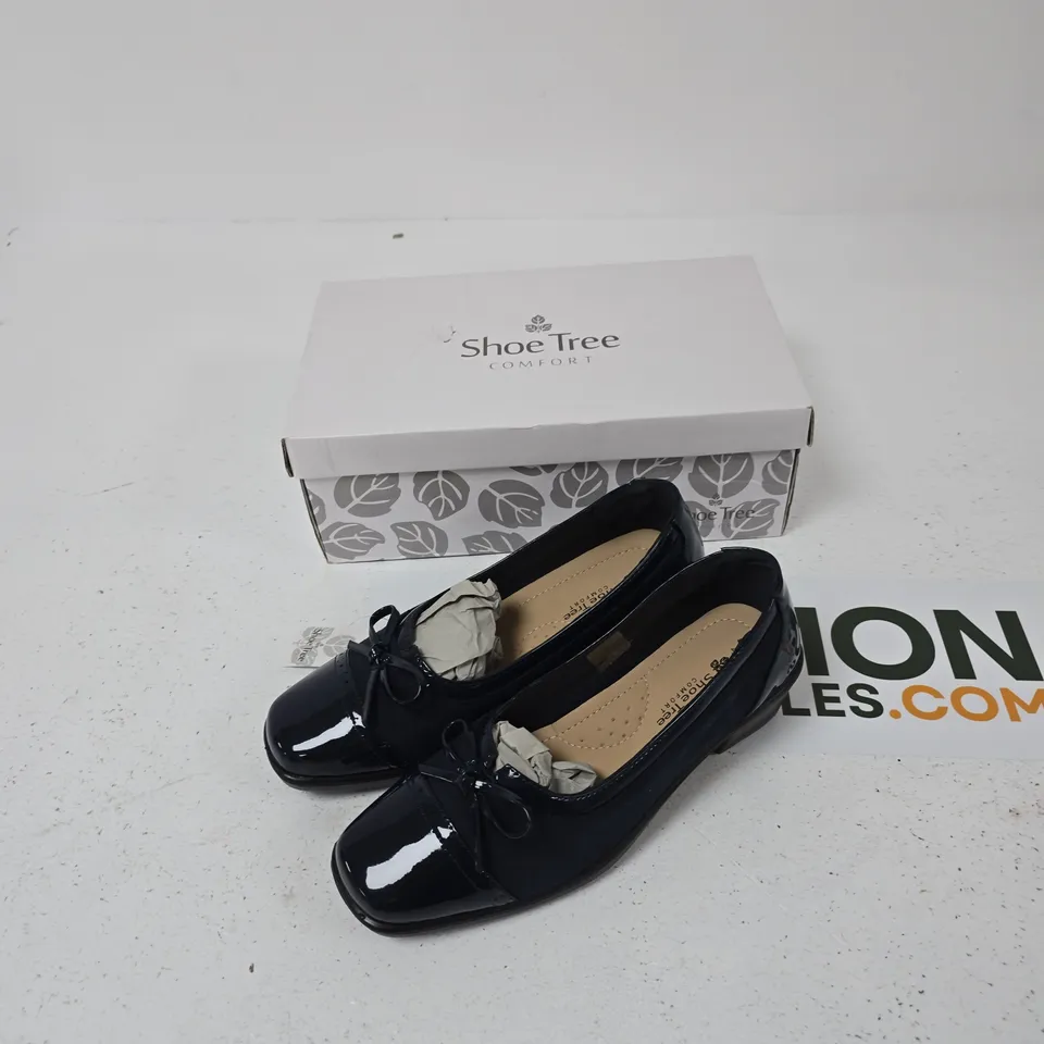 SHOE TREE COMFORT WOMEN'S NAVY PATENT BALLET FLATS – UK 4