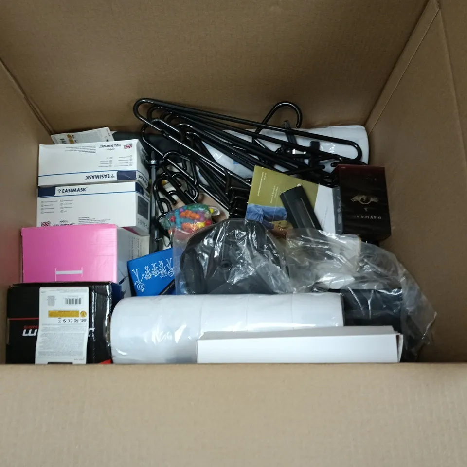 LOT OF APPROXIMATELY 30 ASSORTED HOUSEHOLD ITEMS TO INCLUDE MOP BUCKETS, MARIO TOY, CLOTHES HANGERS AND FACE MASKS