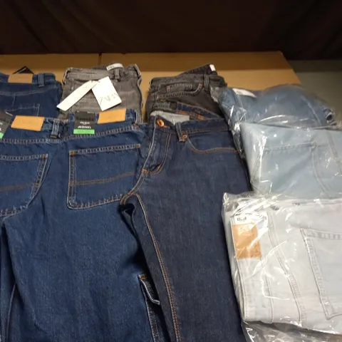 LOT OF 9 ASSORTED PAIRS OF JEANS IN VARIOUS SIZES