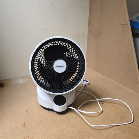 VONHAUS TABLE FAN – WHITE - POWERS ON 