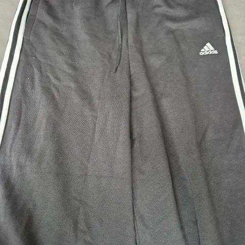 ADIDAS JOGGERS IN BLACK/WHITE SIZE LARGE