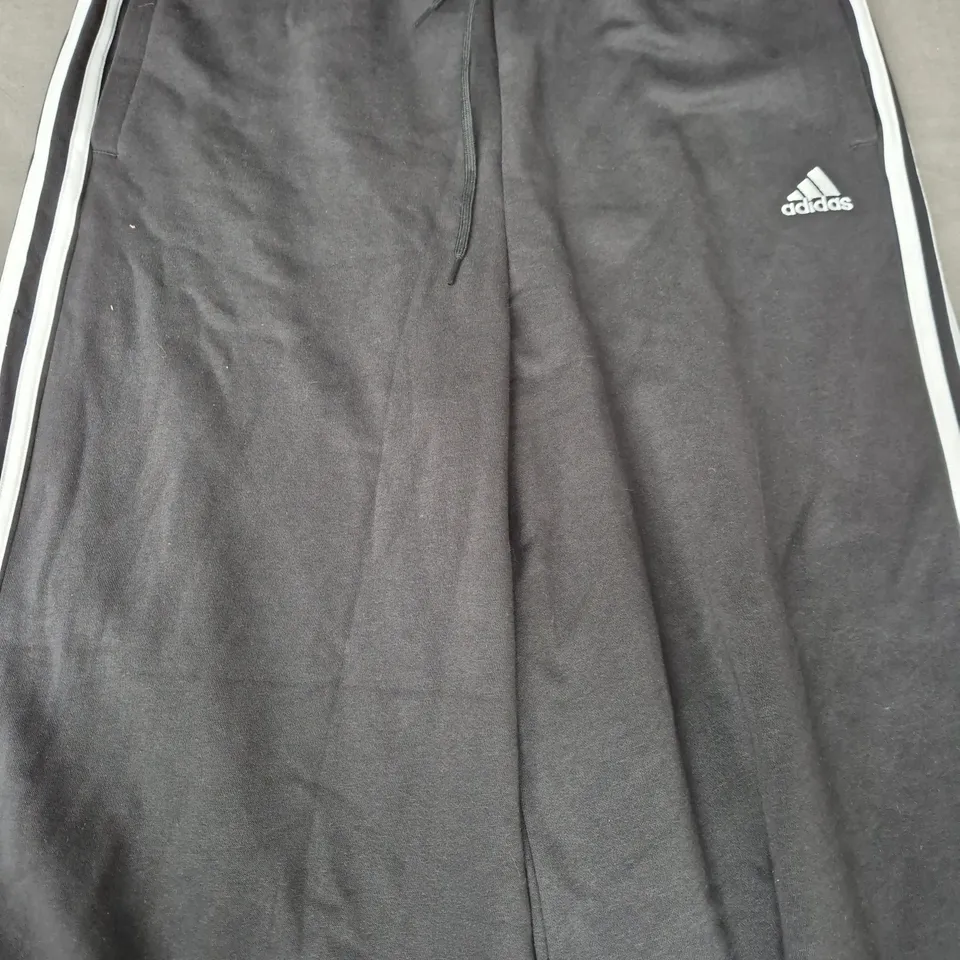 ADIDAS JOGGERS IN BLACK/WHITE SIZE LARGE