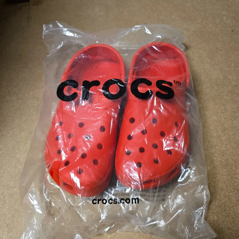 CROCS CLASSIC RED SLIDES – UK 4