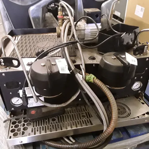 SYNESSO S200 BLACK COMMERCIAL GROUP ESPRESSO MACHINE