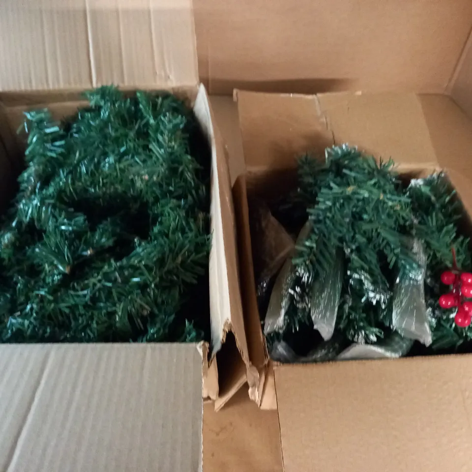 LOT OF 2 CHRISTMAS DECORTAIONS