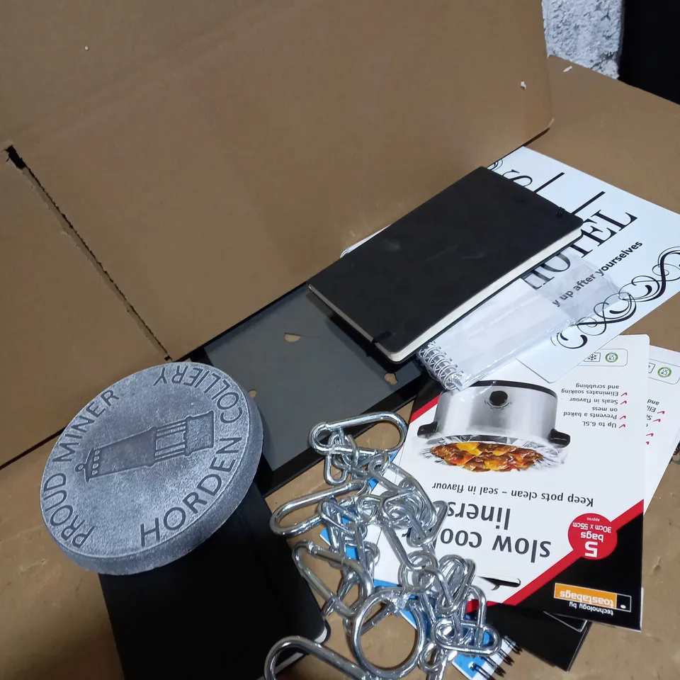 LOT OF ASSORTED HOUSEHOLD ITEMS 