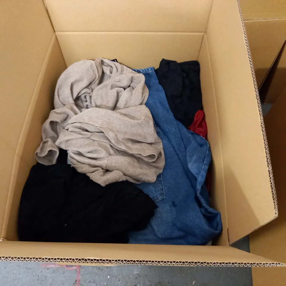 LARGE QUANTITY OF ASSORTED CLOTHING ITEMS TO INCLUDE ZARA, ISAWITFIRST AND MCQ