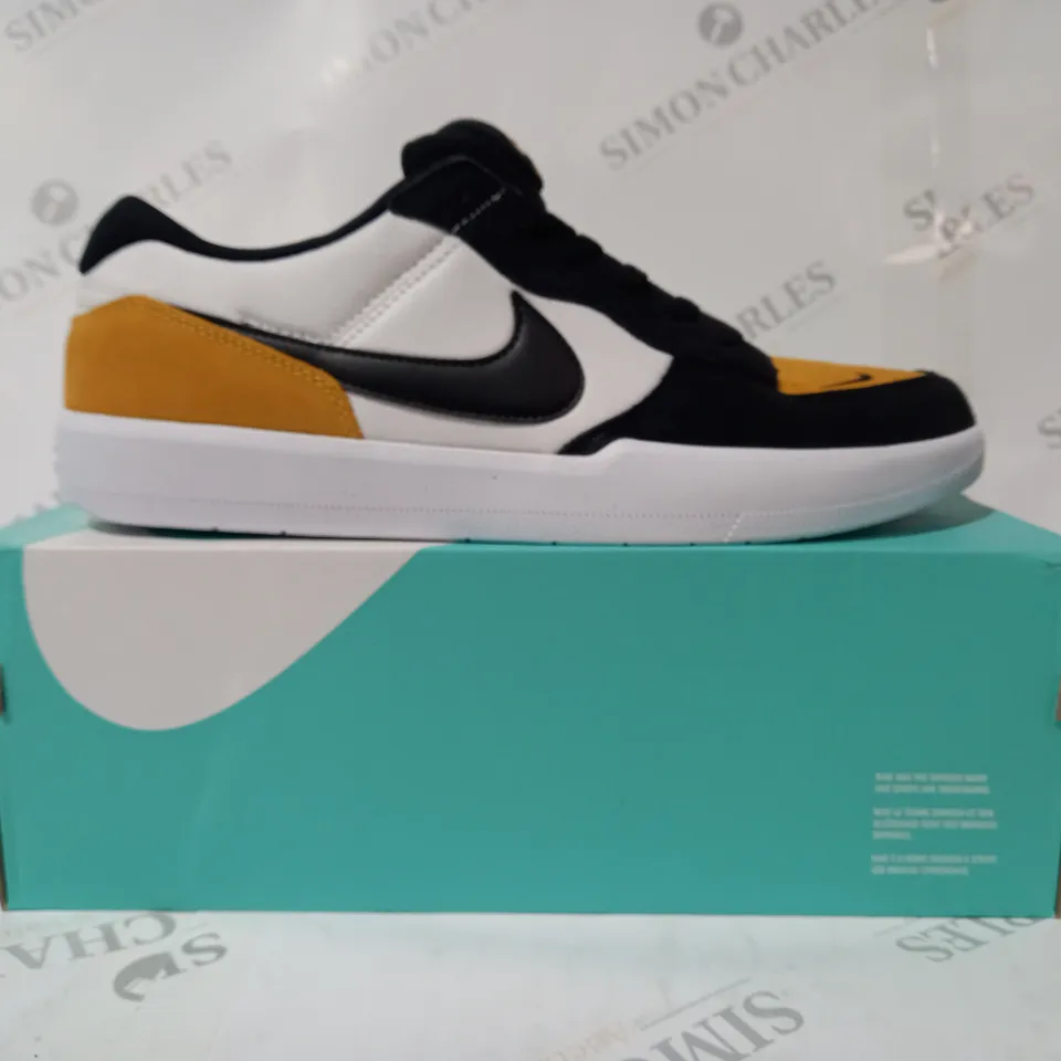 BOXED PAIR OF NIKE SB FORCE 58 SHOES IN BLACK/WHITE/GOLD UK SIZE 12