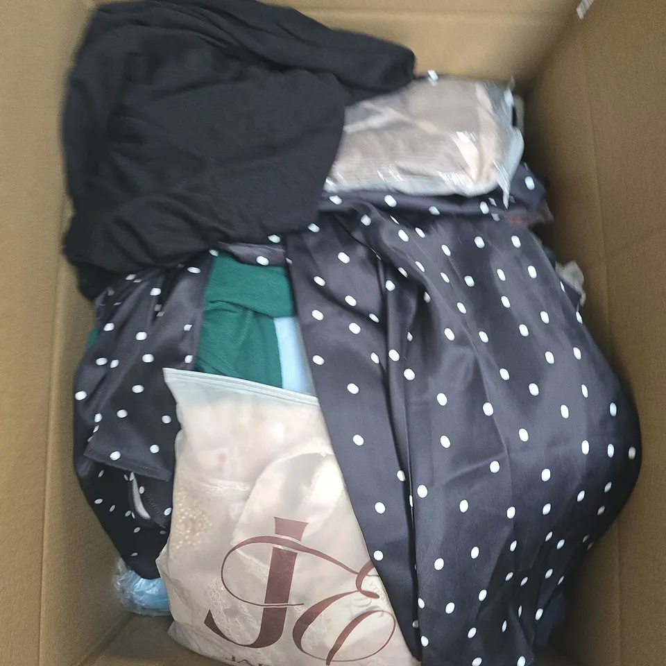 LARGE BOX OF APPROXIMATELY 25 ASSORTED CLOTHING ITEMS IN VARIOUS COLOURS, STYLES AND SIZES - COLLECTION ONLY