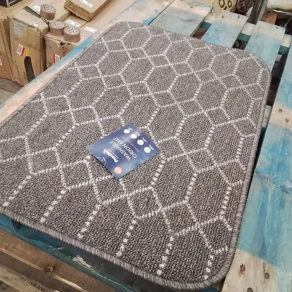 QUALITY DESIGNER AREA RUG - APPROXIMATELY 75X50CM